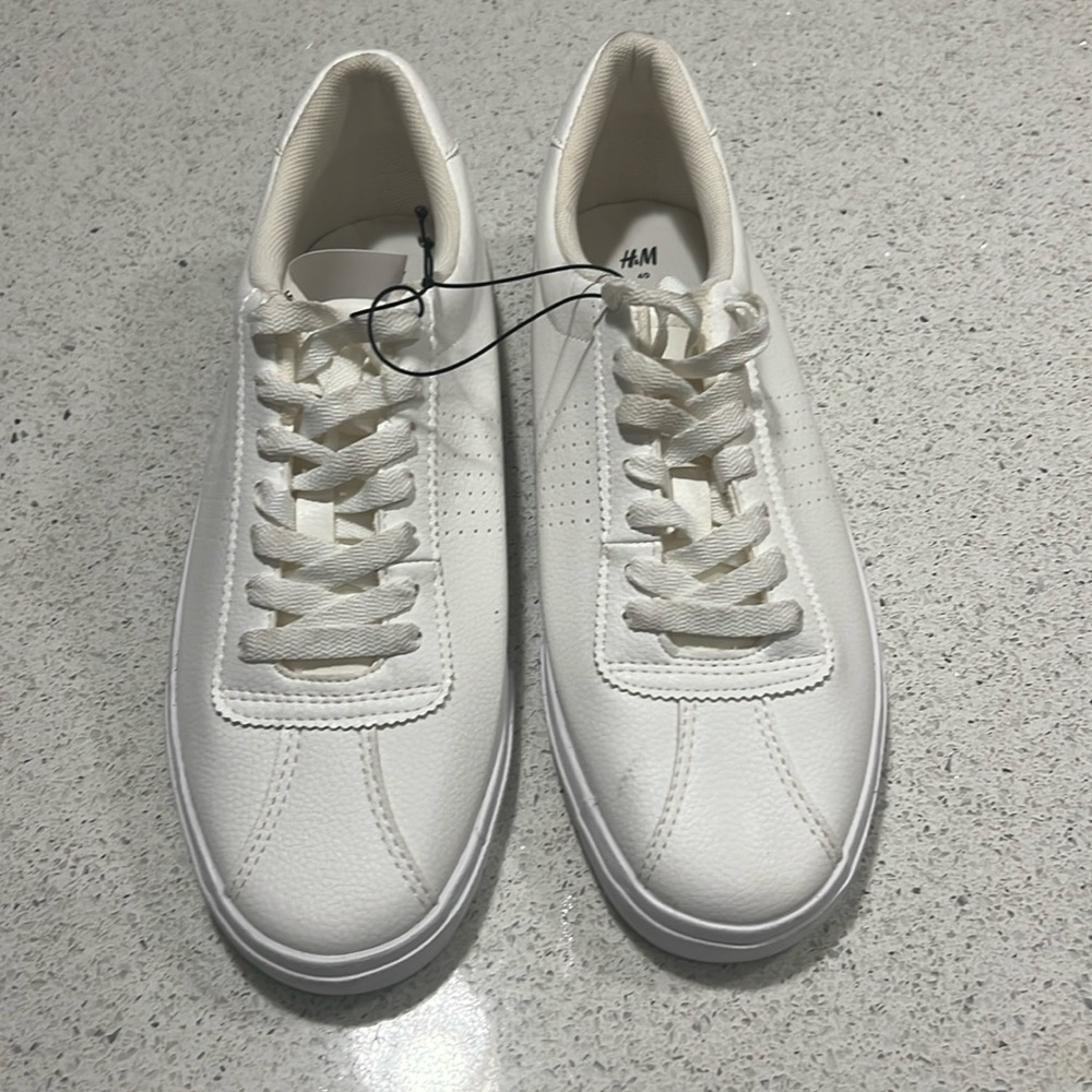 H&M WHITE SNEAKERS 8.5